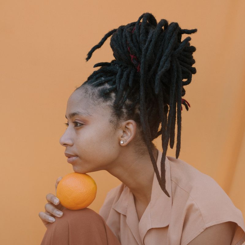 Natural locs inspiration and maintenance tips for radiant, flourishing dreadlocks | L'ABC Des Locs