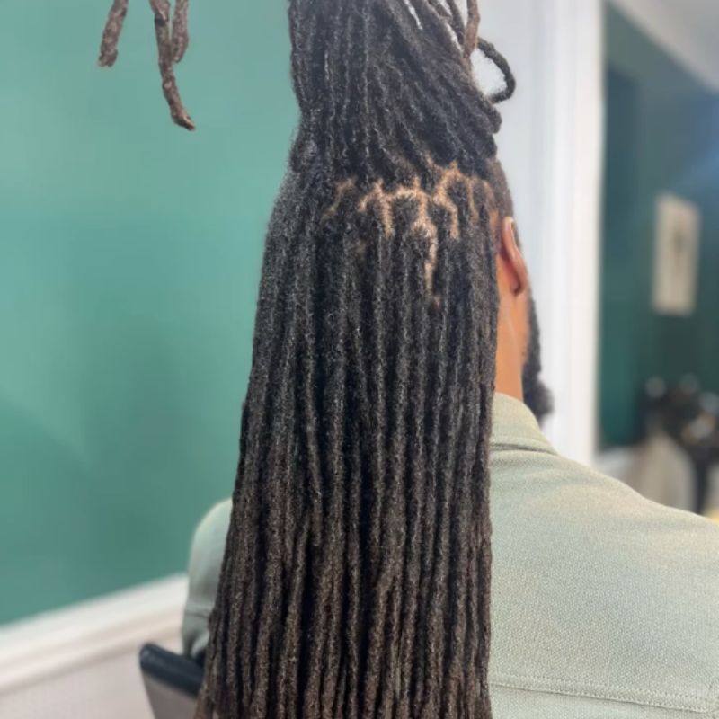 Natural locs inspiration and maintenance tips for radiant, flourishing dreadlocks | L'ABC Des Locs